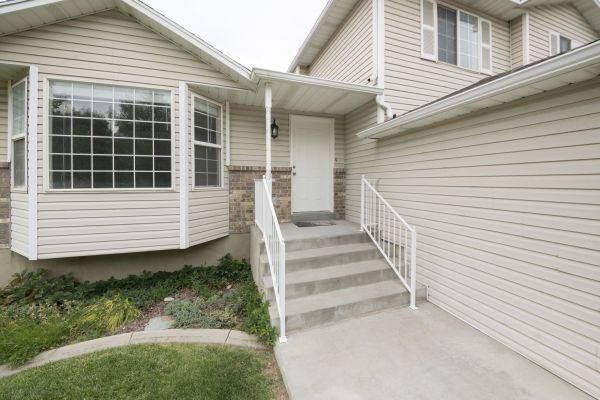 White Vinyl Siding Replacement in Antioch